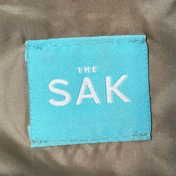 The Sak Crochet Shoulder Bag in Cognac color. Crochet Flower detail on zipper. - Picture 8 of 10